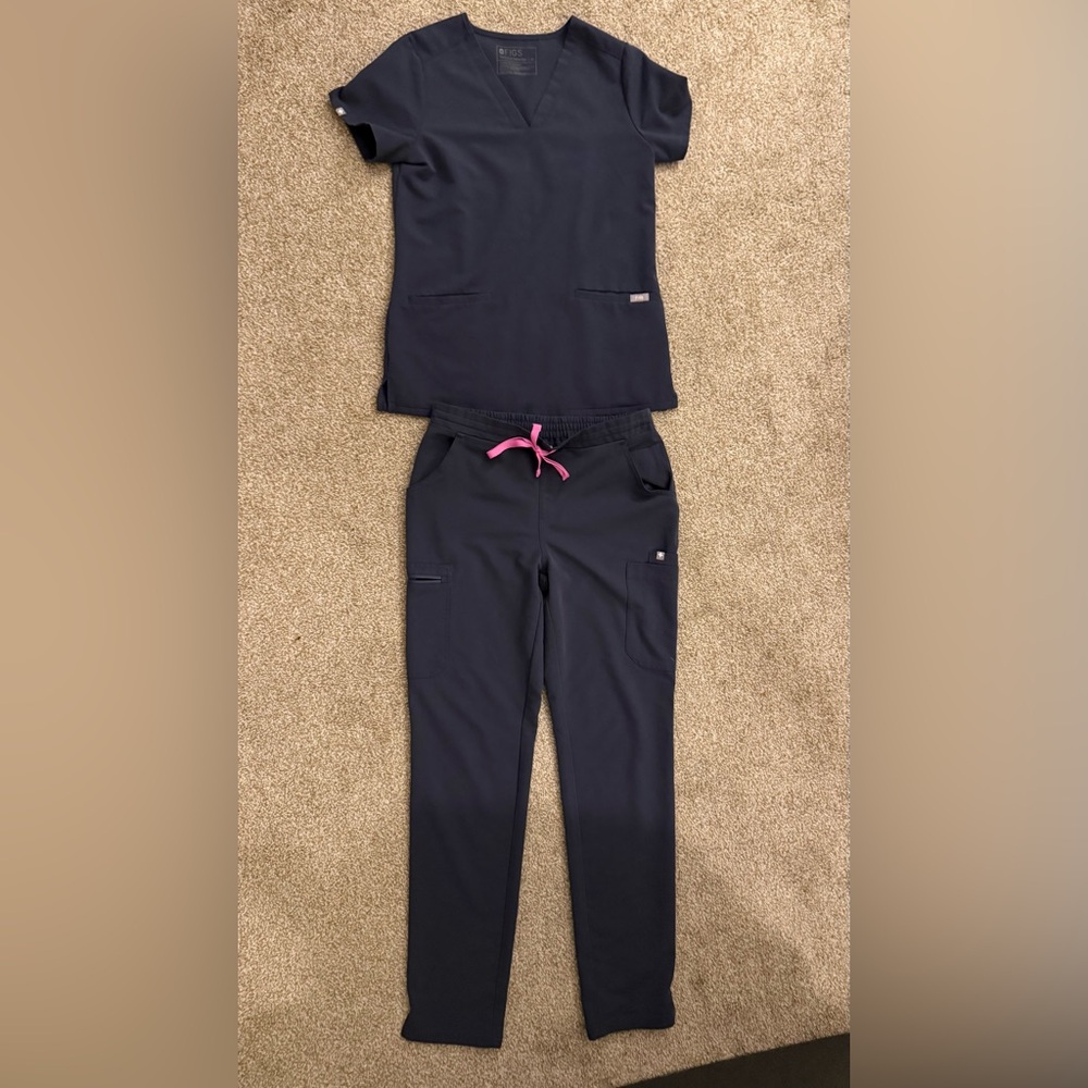 Figs women’s gray scrub set